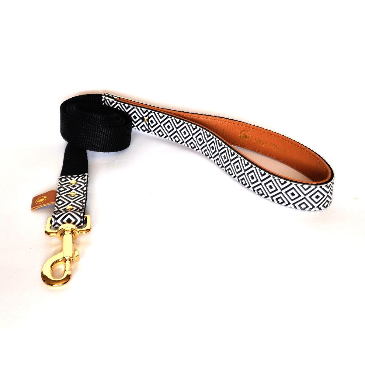 Stylish ARGUS BW Squary dog leash in geometric pattern with high-quality synthetic leather lining.
