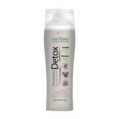 Artero Detox Shampoo with activated charcoal for pets, 250 ml bottle for deep cleaning and hydration.