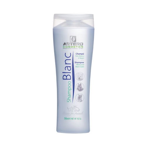 Blanc shampoo for dogs with white, black, and gray fur, enhancing natural color and shine, 250 ml bottle.