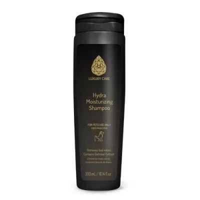 Luxury Care moisturizing shampoo for pets in 300ml bottle, designed for dogs and cats of all breeds.